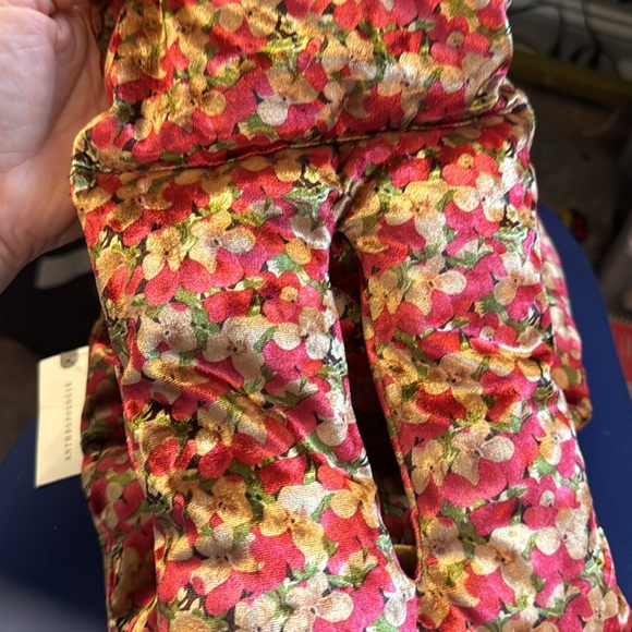 *NEW* ANTHROPOLOGIE GARNET VELVET PUFFER SCARF - Picture 4 of 6